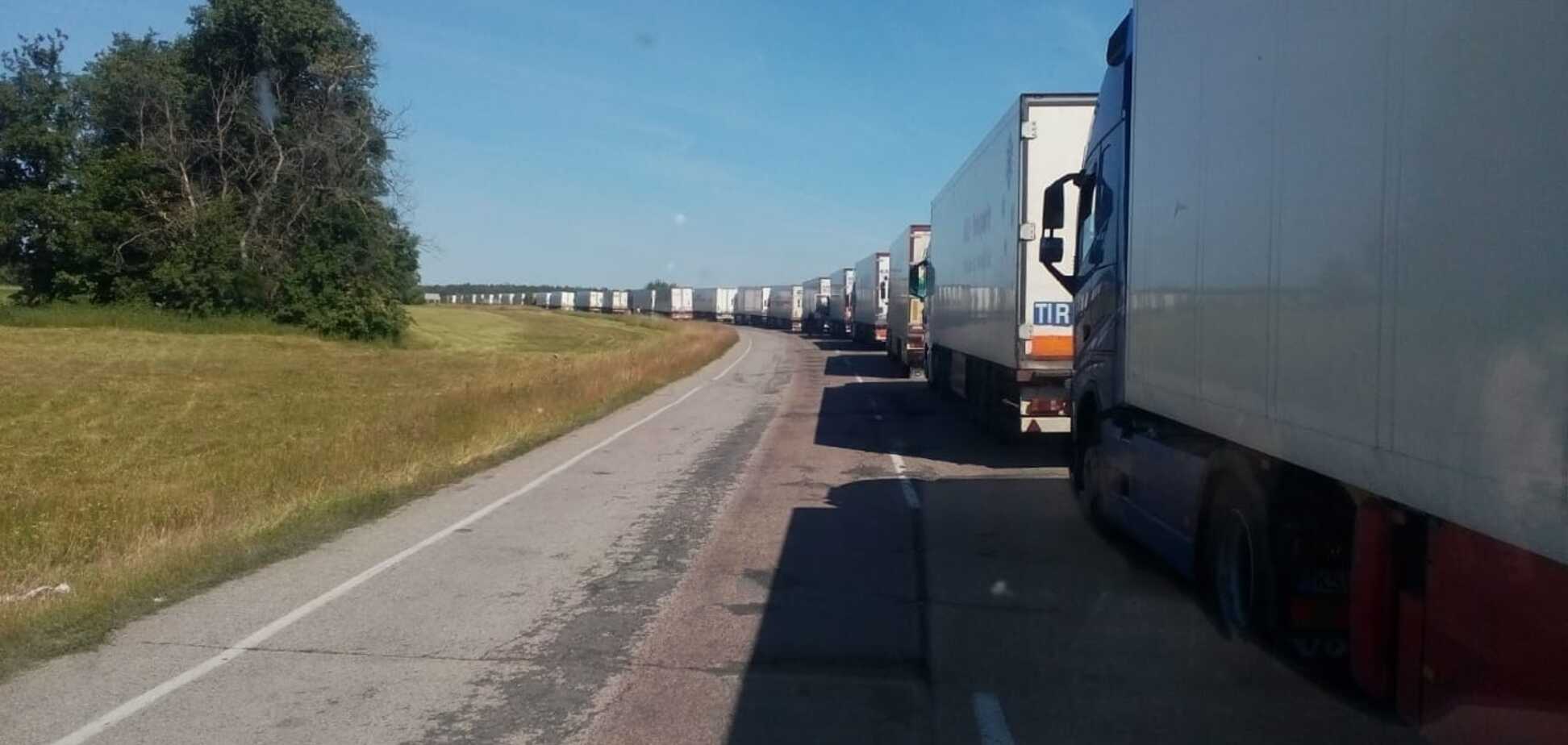 Росія закрила кордон для автомобілів з України: названо причину