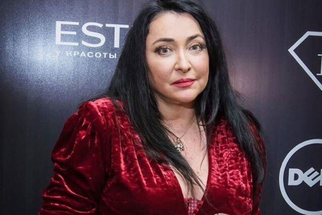 Заборонена СБУ російська зірка заспівала в Криму українською