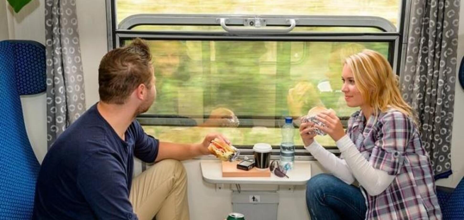 Гаспачо и кус-кус: 'Укрзалізниця' показала, чем будут кормить в поездах