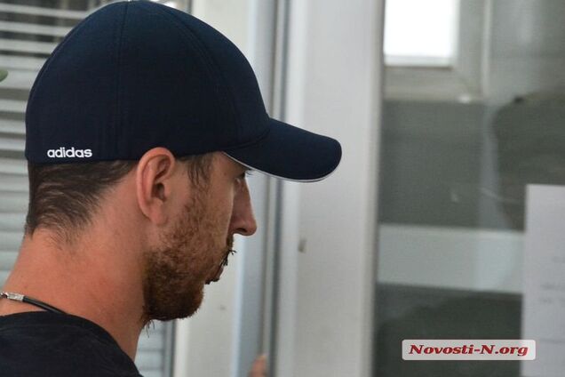 У Миколаєві в'язень зашив собі рот перед судом