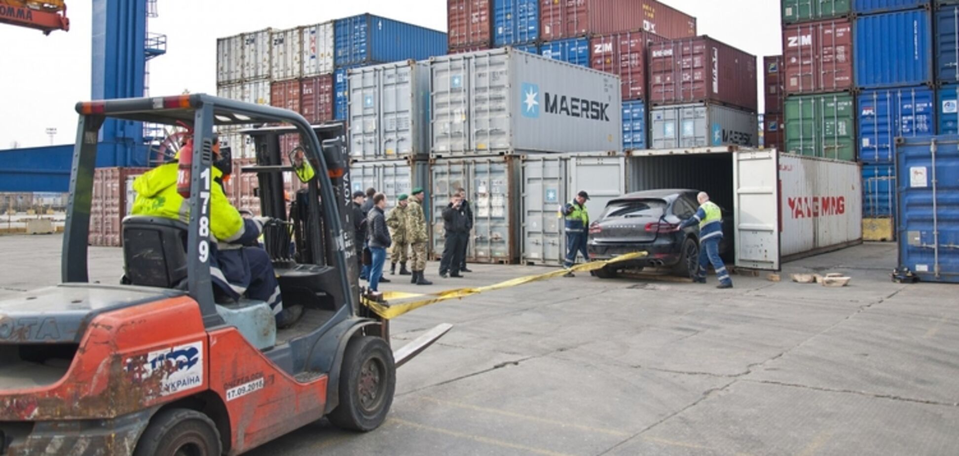 На Одесской таможне фиктивная фирма пыталась растаможить более 60 контейнеров