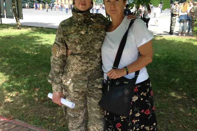 Одно из последних фото Амины с мамой, выпуск Одесской военной академии, которую Амина закончила с отличием