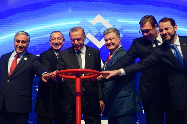 В Турции открыли газопровод в обход России: что сказал Порошенко