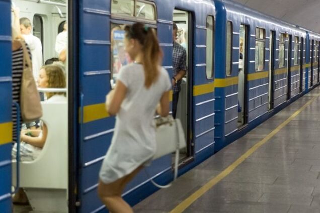 Шановні пасажири! У київському метро звучатимуть нові голоси
