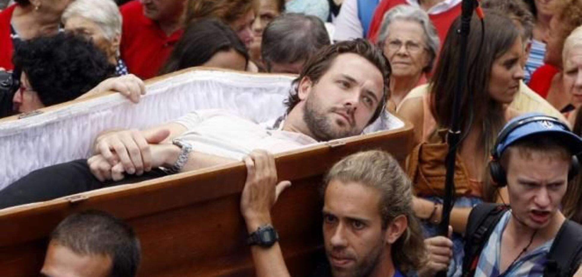 Похорони меня заживо: топ-5 самых диких фестивалей мира