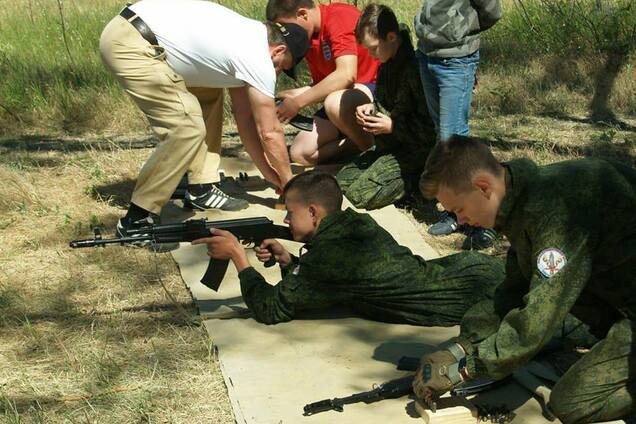 Дети в Крыму помогают ФСБ ловить украинцев – постпред Порошенко