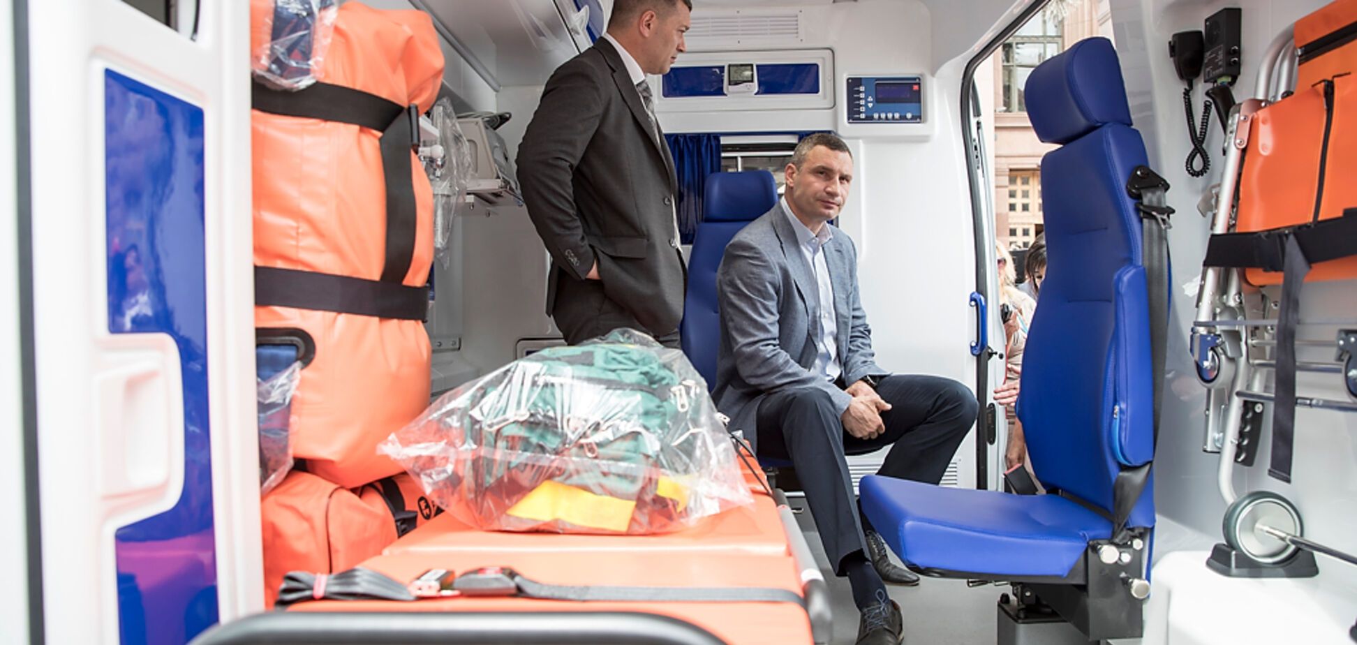 Кличко передав 25 швидких з сучасним медичним обладнанням для потреб екстреної меддопомоги