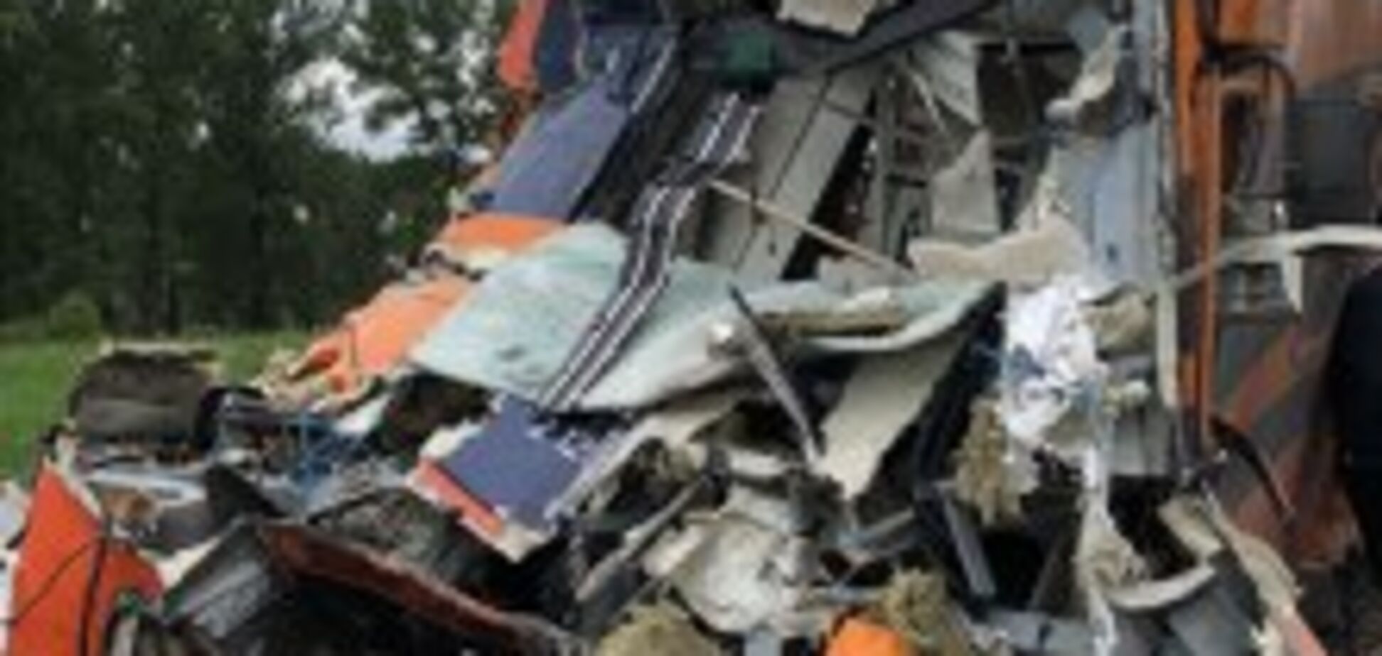 У Польщі вантажівка протаранила потяг: десятки постраждалих. Подробиці і фото