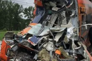 В Польше грузовик протаранил поезд: десятки пострадавших. Подробности и фото