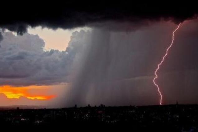 Сильні зливи і грози: синоптик уточнила прогноз погоди по Україні