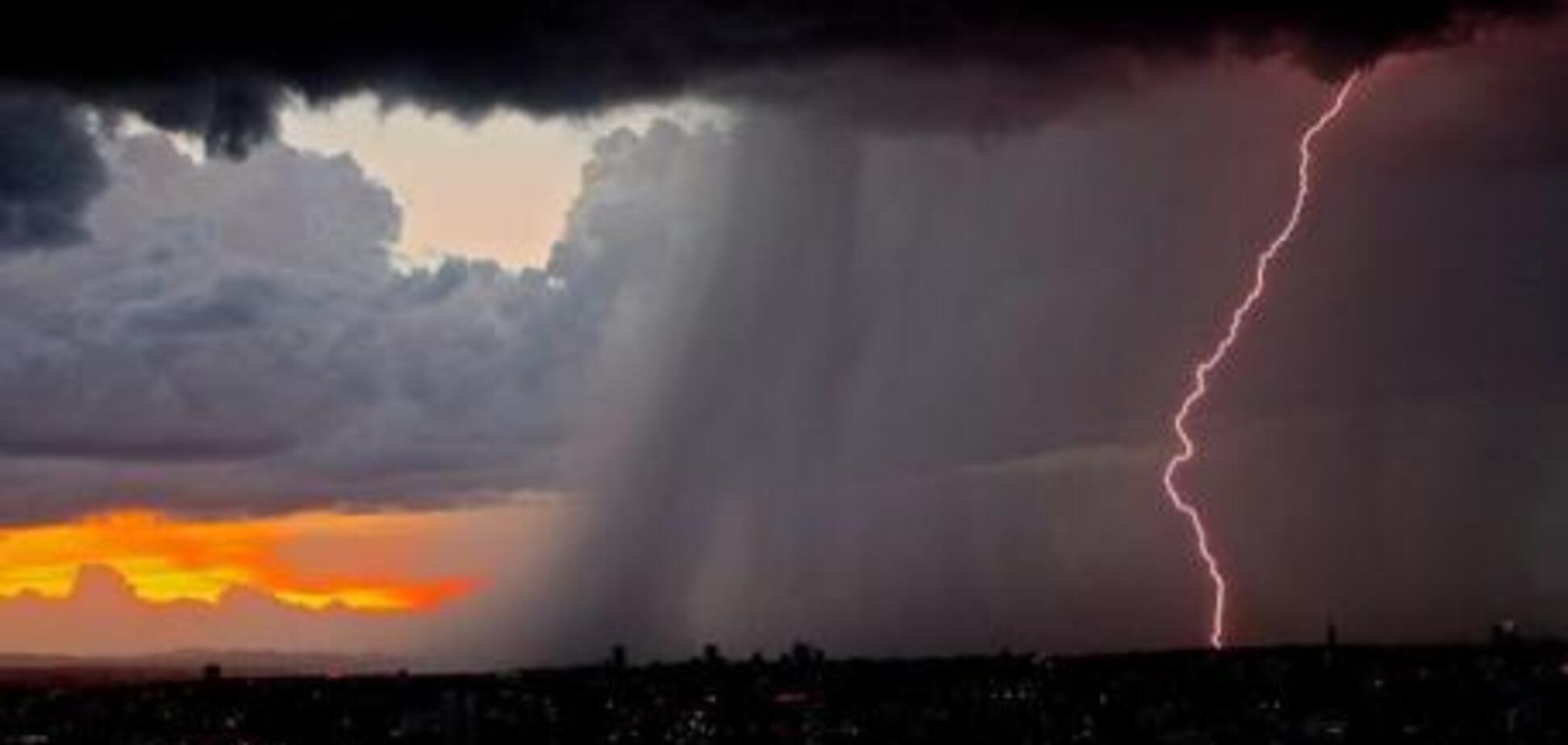 Сильні зливи і грози: синоптик уточнила прогноз погоди по Україні