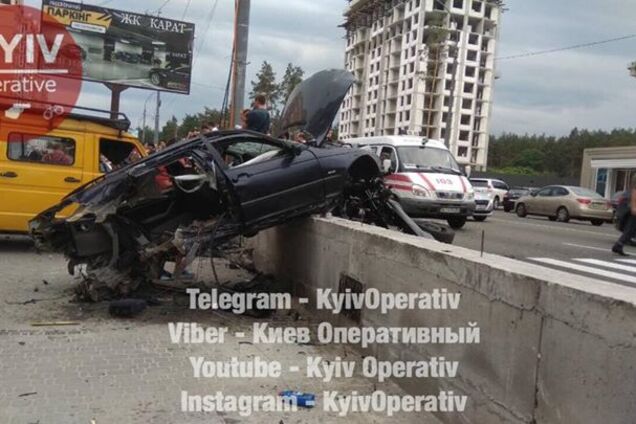 Спидометр застыл на 145 км/ч: под Киевом BMW вылетело в остановку