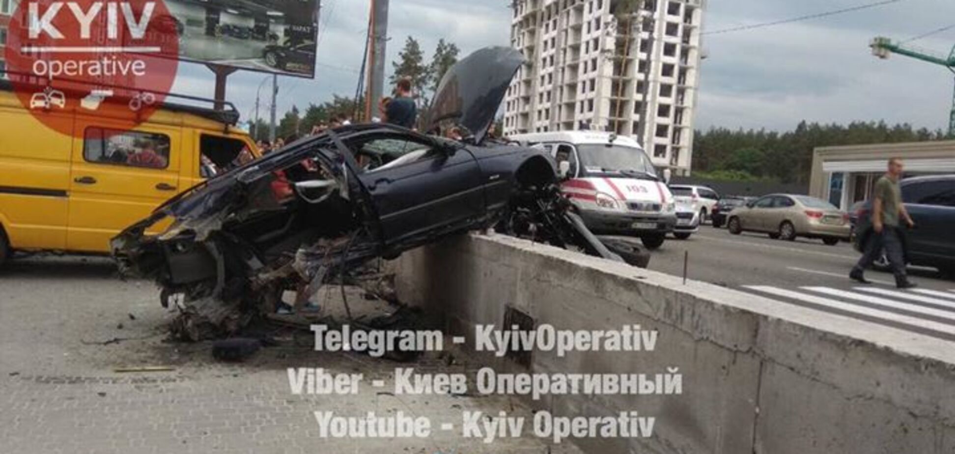  Спидометр застыл на 145 км/ч: под Киевом BMW вылетело в остановку