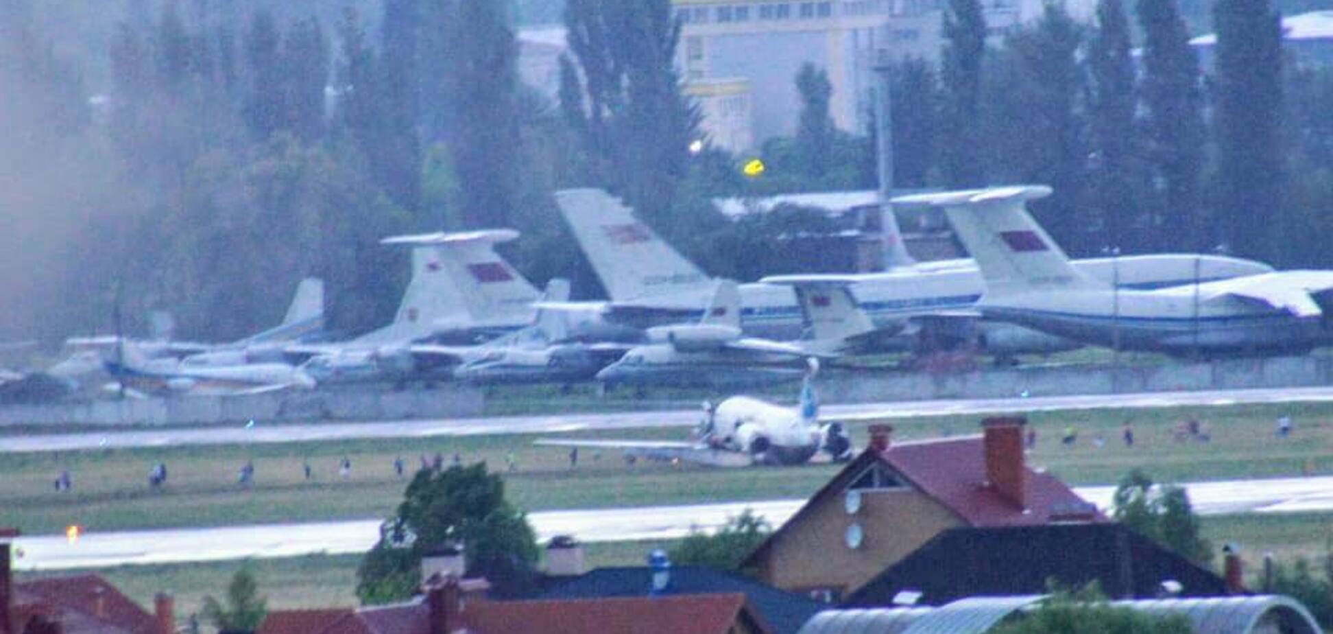 ЧП в аэропорту Киева: появились первые фото с самолетом