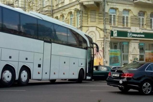 У Києві авто дипломатів потрапило в ДТП: фотофакт