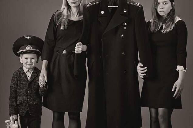 До чого тут футбол? Мережу зворушило фото родини льотчика збитого Іл-76