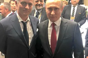 "КГБ-шный карлик": фото Моуриньо и Путина высмеяли в сети