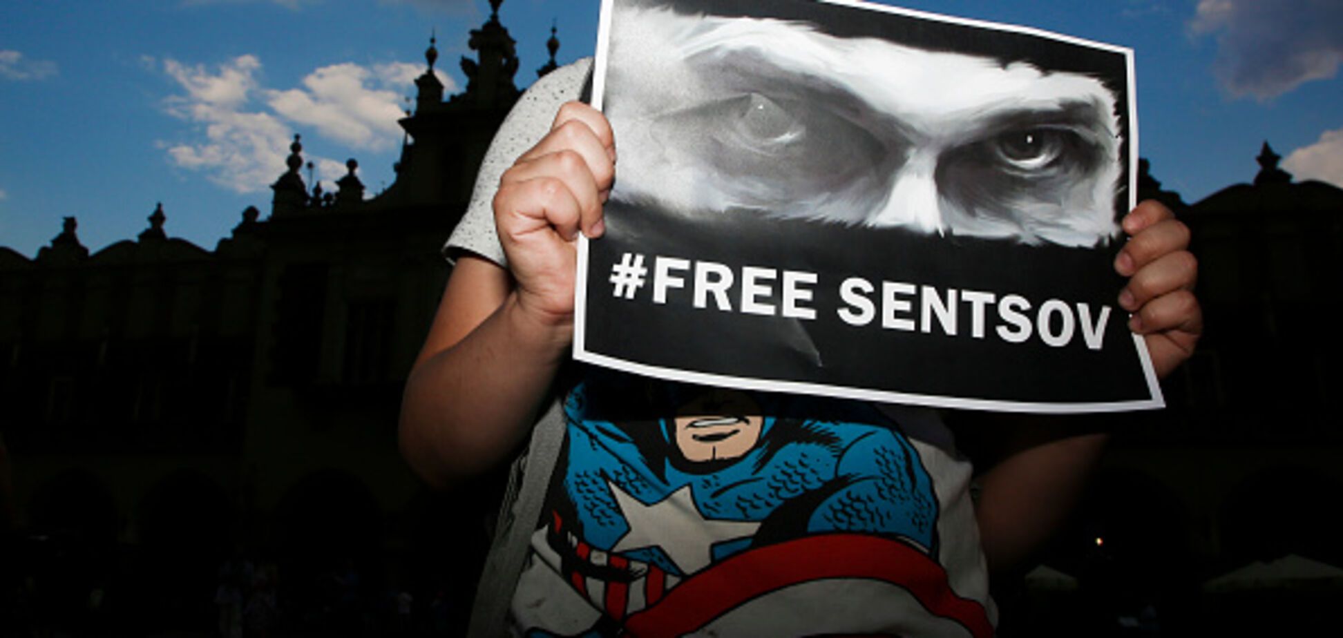 'Безоговорочно': Европарламент потребовал от России освободить Сенцова