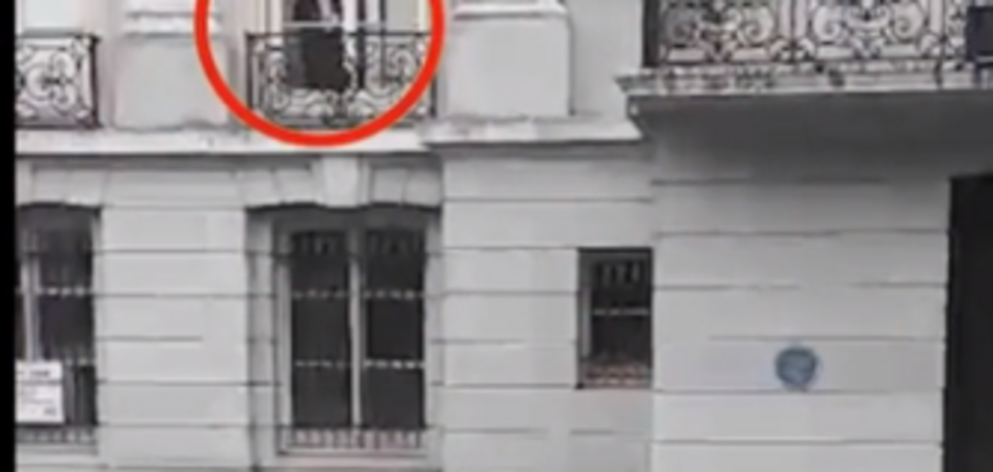 Женщина случайно засняла призрака