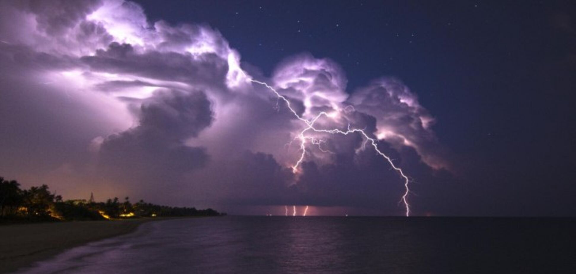 Грозы, град и шквалы: синоптик уточнила прогноз погоды по Украине