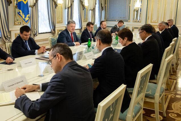 Порошенко зустрівся з послами G7 і ЄС: деталі переговорів