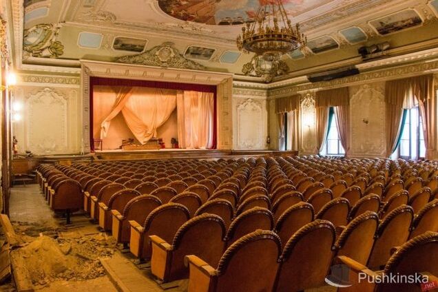 Дворец моряков в Одессе: как разрушается историческое здание