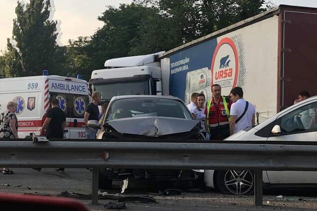 Центр Киева парализовало масштабное ДТП: среди пострадавших - ребенок