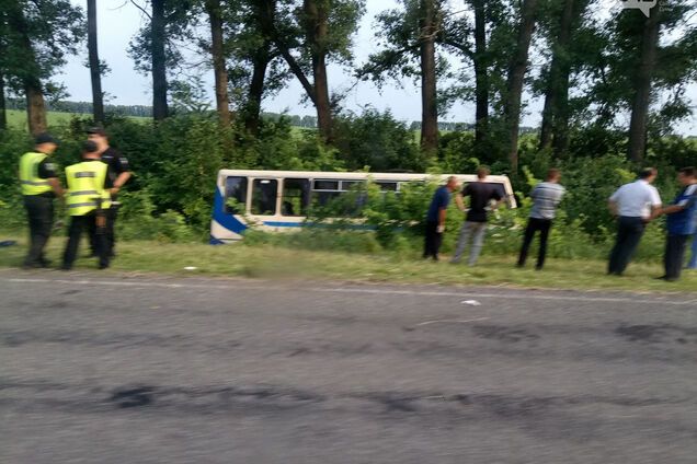 На Сумщині перекинувся рейсовий автобус: постраждали 8 осіб