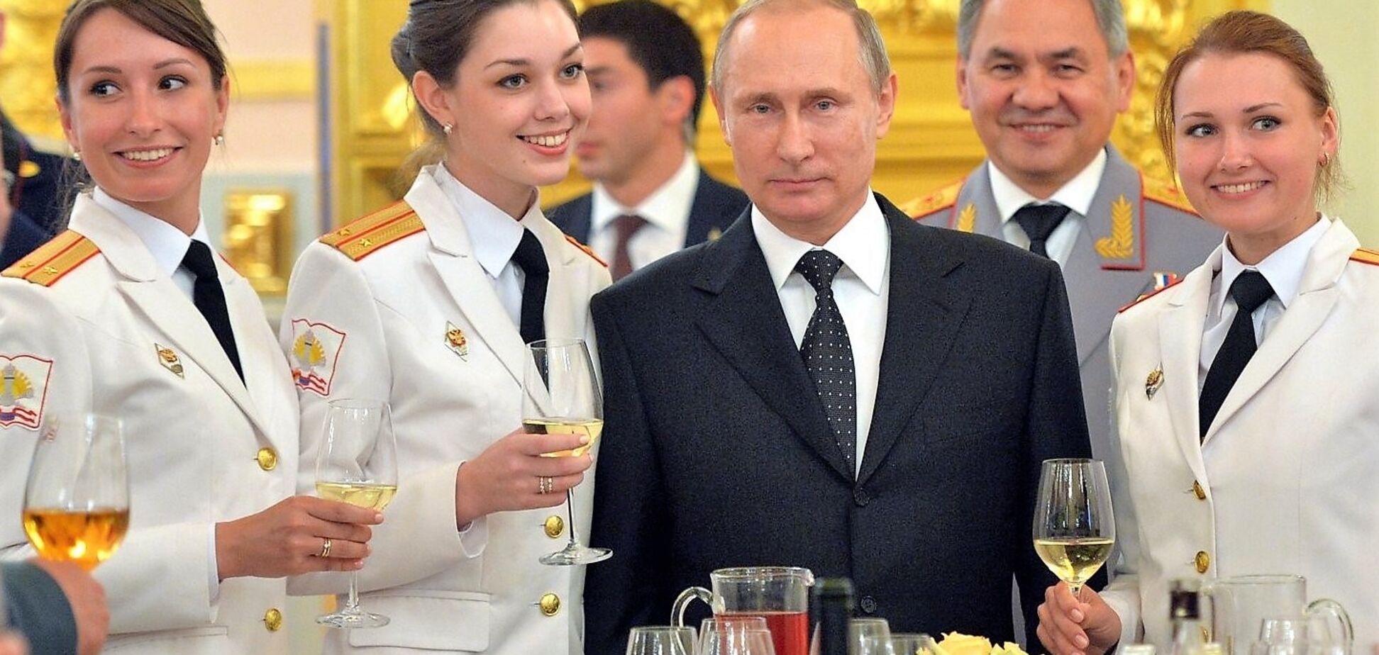 Пионтковский сказал, как россиянки вставляют нож в спину Путину
