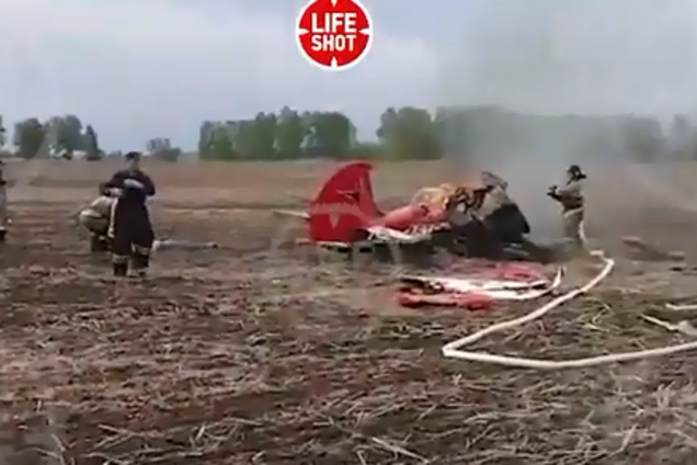 В России погибли два человека при крушении самолета: опубликовано первое видео