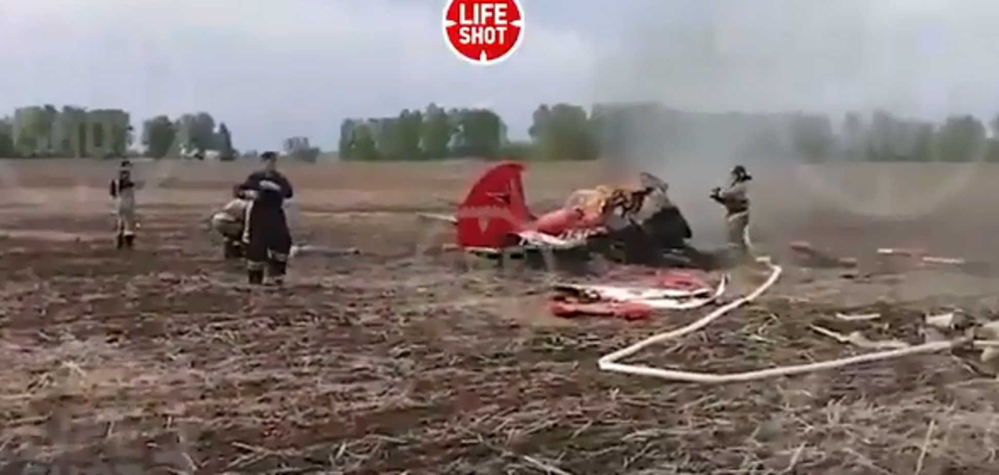В России погибли два человека при крушении самолета: опубликовано первое видео