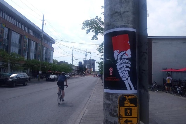 Кровавые плакаты ЧМ-2018 оккупировали еще одну страну