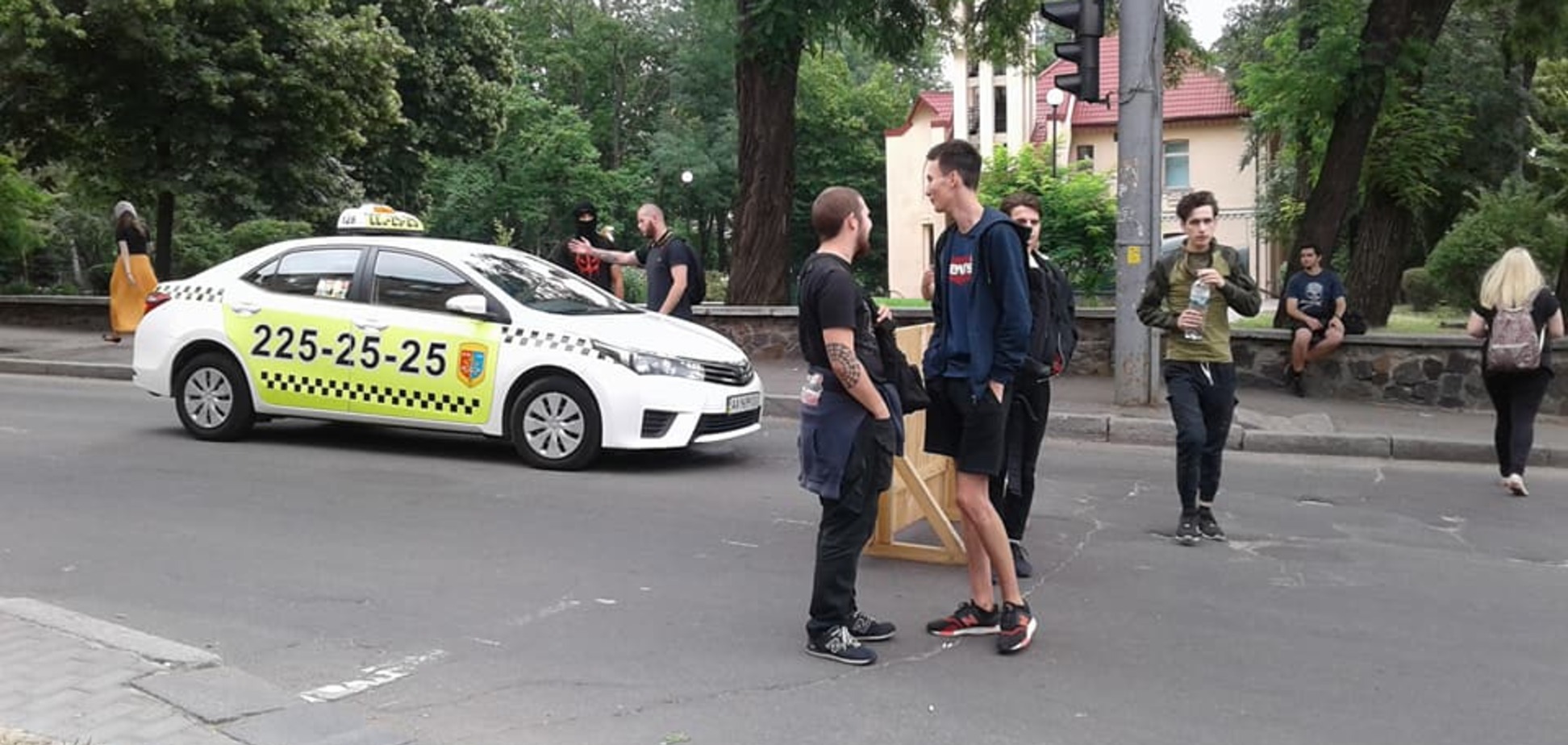 Радикали перекрили дорогу після Маршу рівності в Києві