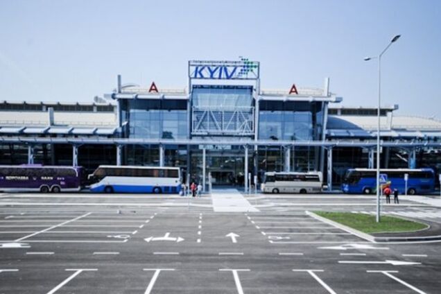 Виходи блокують: в аеропорту Києва сталася масштабна НП з літаком