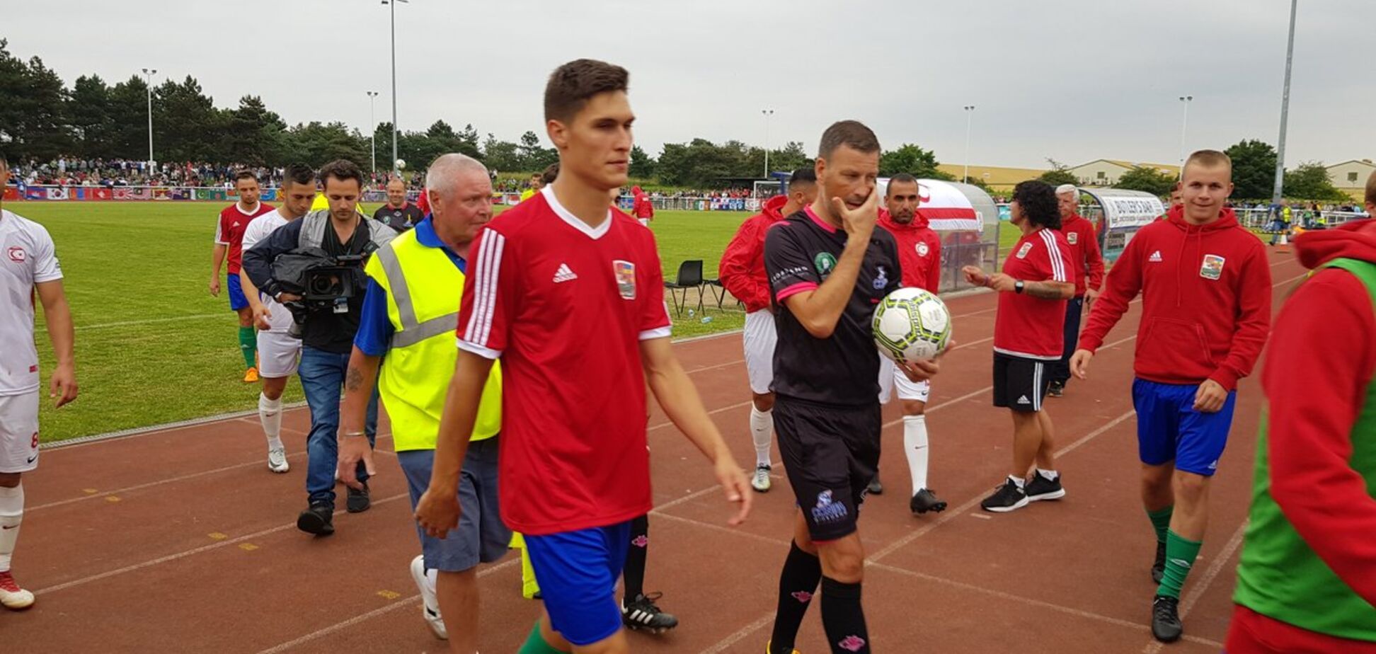 Легендарний суддя засвітився на сепаратистському ЧС з футболу