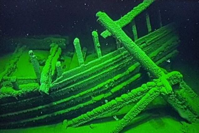 На дні Дніпра знайшли стародавній корабель