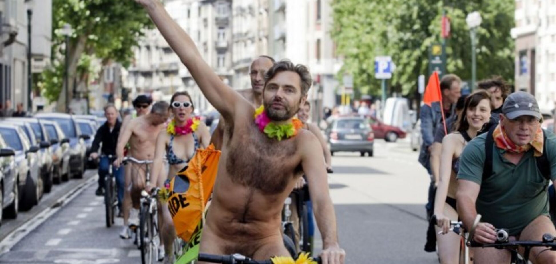 По Брюсселю проїхалися 300 голих велосипедистів