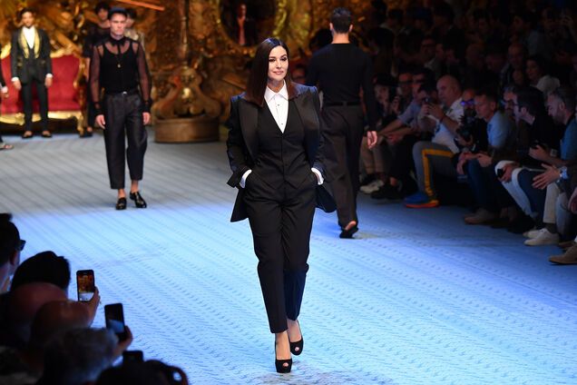 Вперше за 20 років: Моніка Беллуччі вийшла на подіум показу Dolce & Gabbana