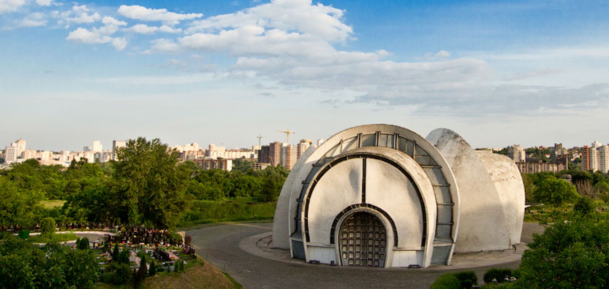 Потойбічний Київ: столичні кладовища з висоти пташиного польоту