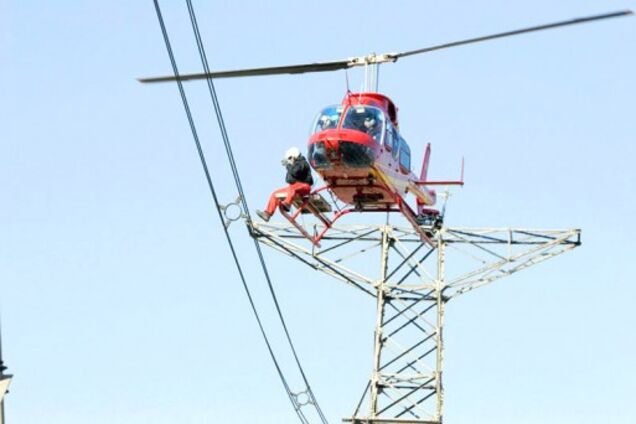 В Украине линии электропередачи будут обследовать вертолеты