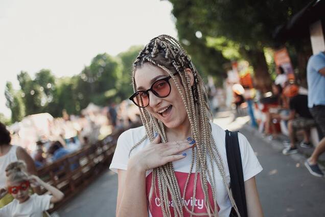 Кураж Базар Flower Power: хіпі, селебріті та допомога дітям з інвалідністю