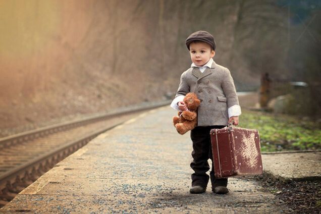 В Украине введут новые правила вывоза детей за границу: что изменится