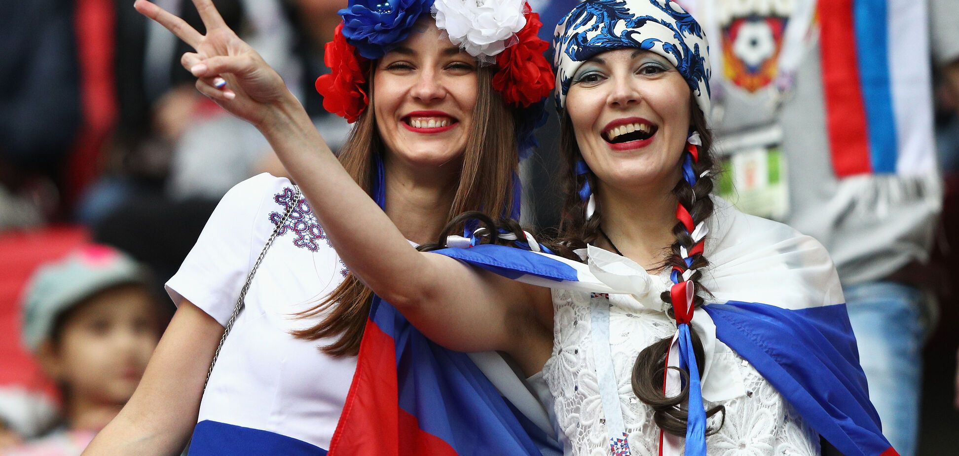 Родить за гамбургер?! В России запустили унизительную акцию для русских девушек