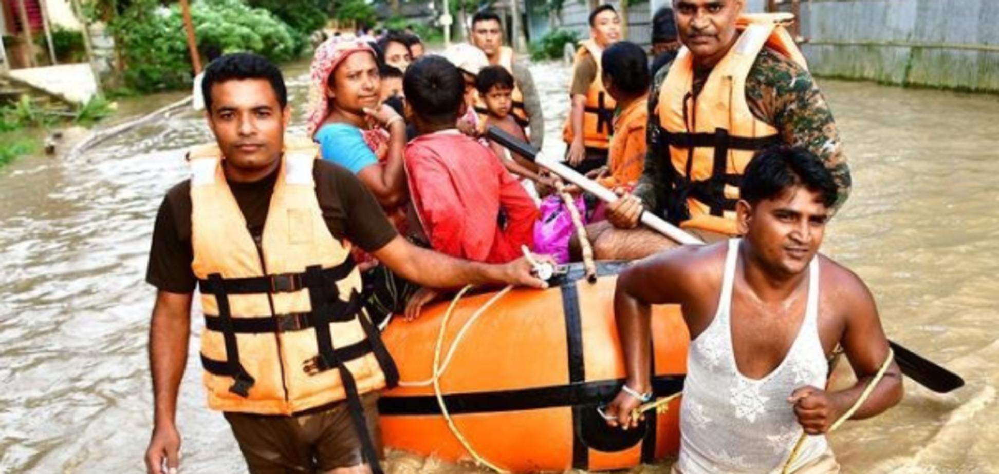 Индию затопило: десятки погибших и сотни тысяч пострадавших
