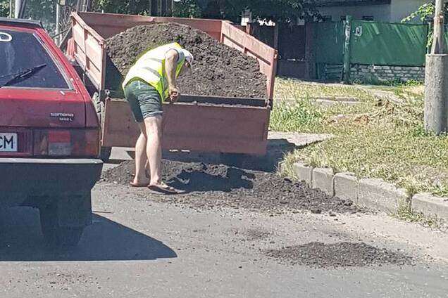 'Турецькі' технології: депутат показав, як борються з ямами в Черкасах