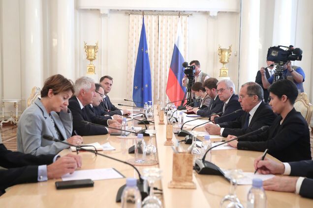 'НАТО, введи війська?' Лавров поскаржився Європі на утиски російськомовних в Україні