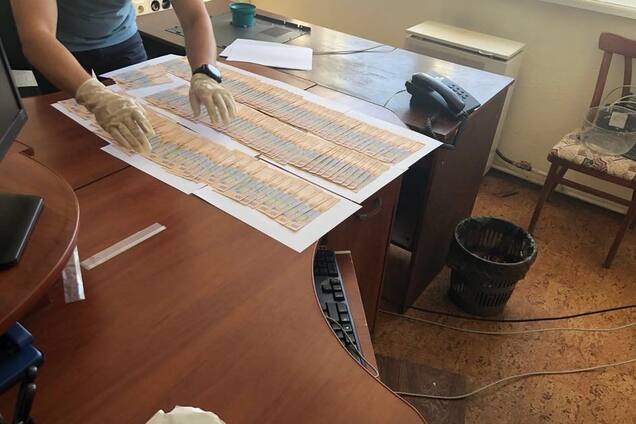 ГПУ разоблачила на крупной взятке чиновников ГФС на Сумщине