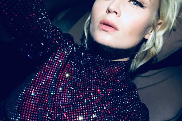 Поліна Гагаріна показала худорляву фігуру в купальнику