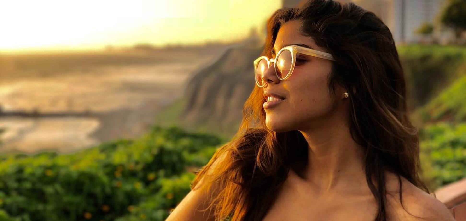 С криками 'Россия – чемпион!' Фанат схватил за грудь журналистку на ЧМ-2018: момент попал в прямой эфир