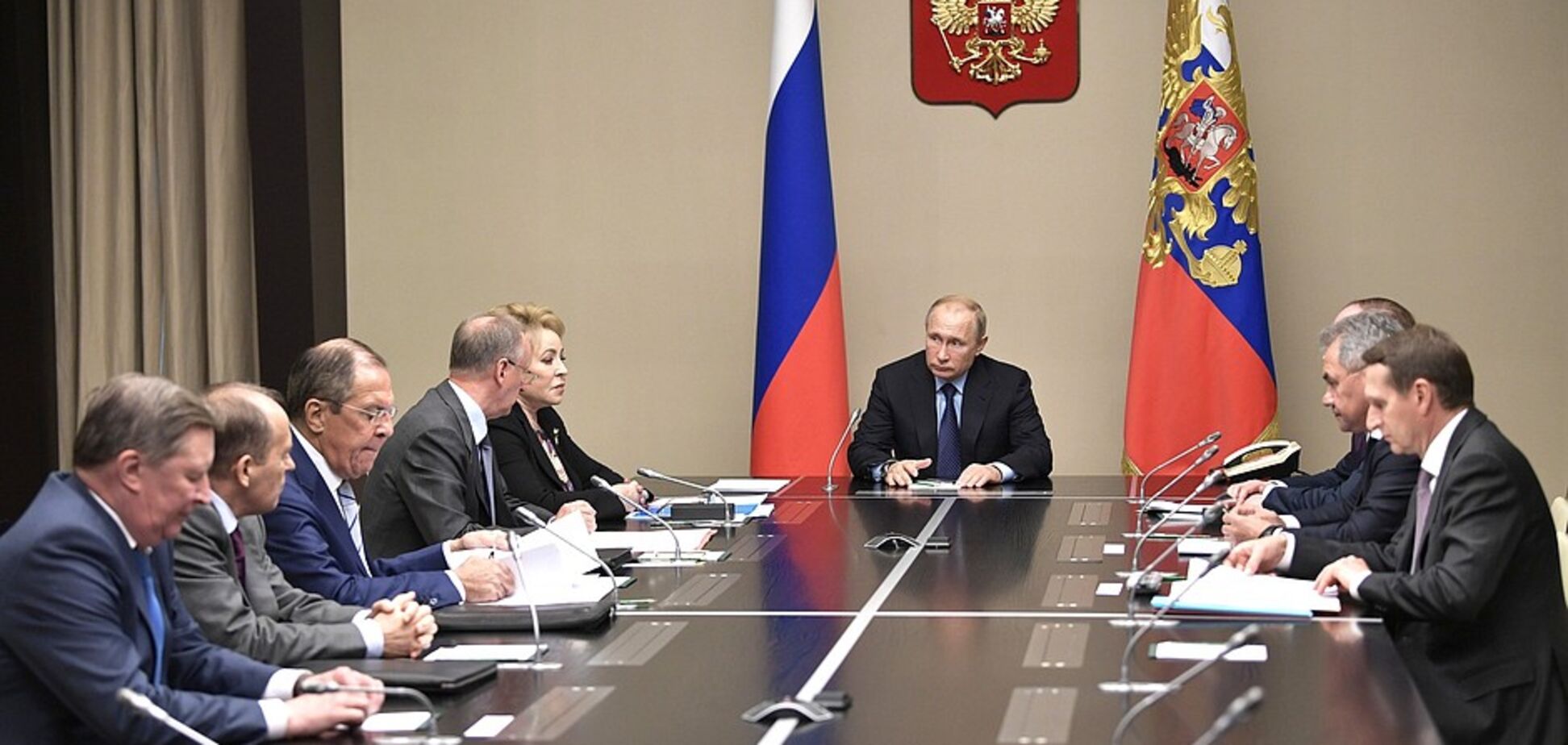 Путин созвал Совбез РФ после разговора с Порошенко